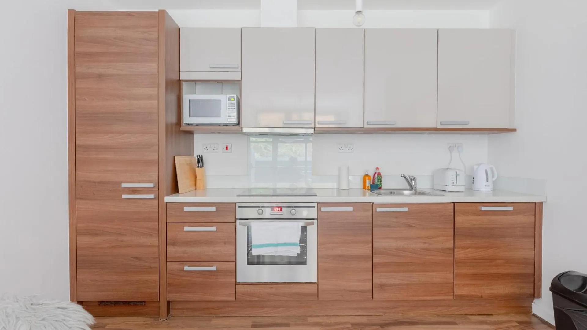 Contemporary 2Bd Flat W Patio In East London Apartment United Kingdom