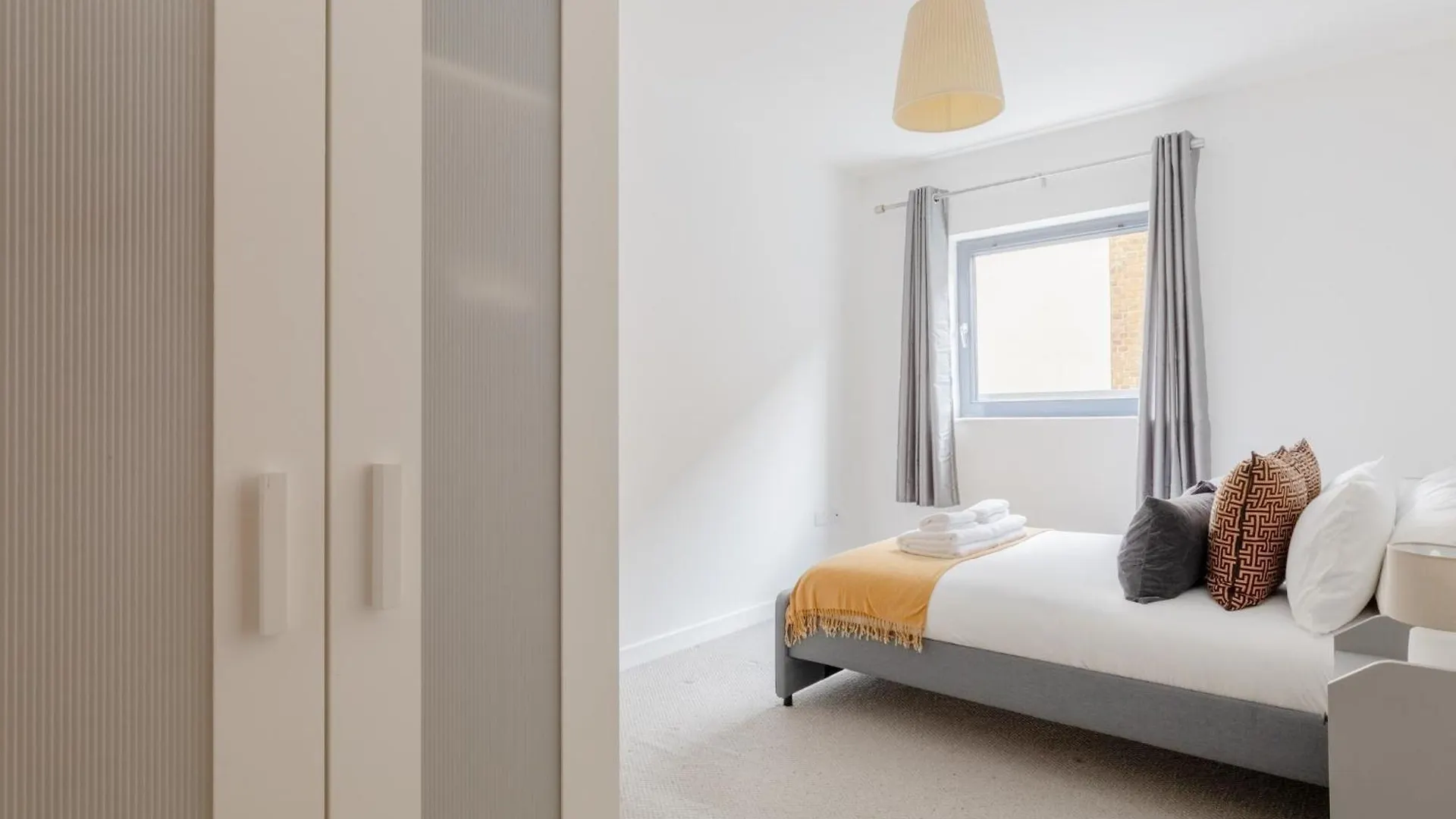 Contemporary 2Bd Flat W Patio In East London Apartment United Kingdom