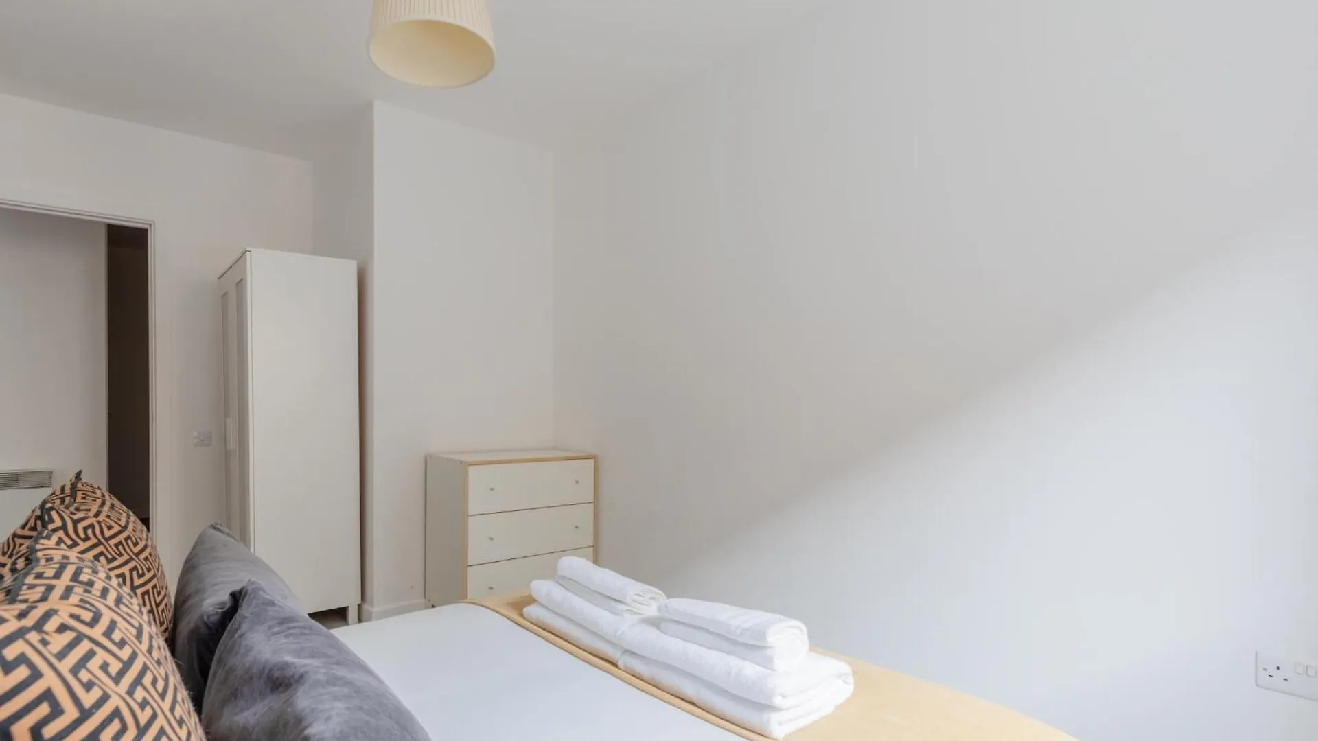 Ferienwohnung Contemporary 2Bd Flat W Patio In East London Apartment