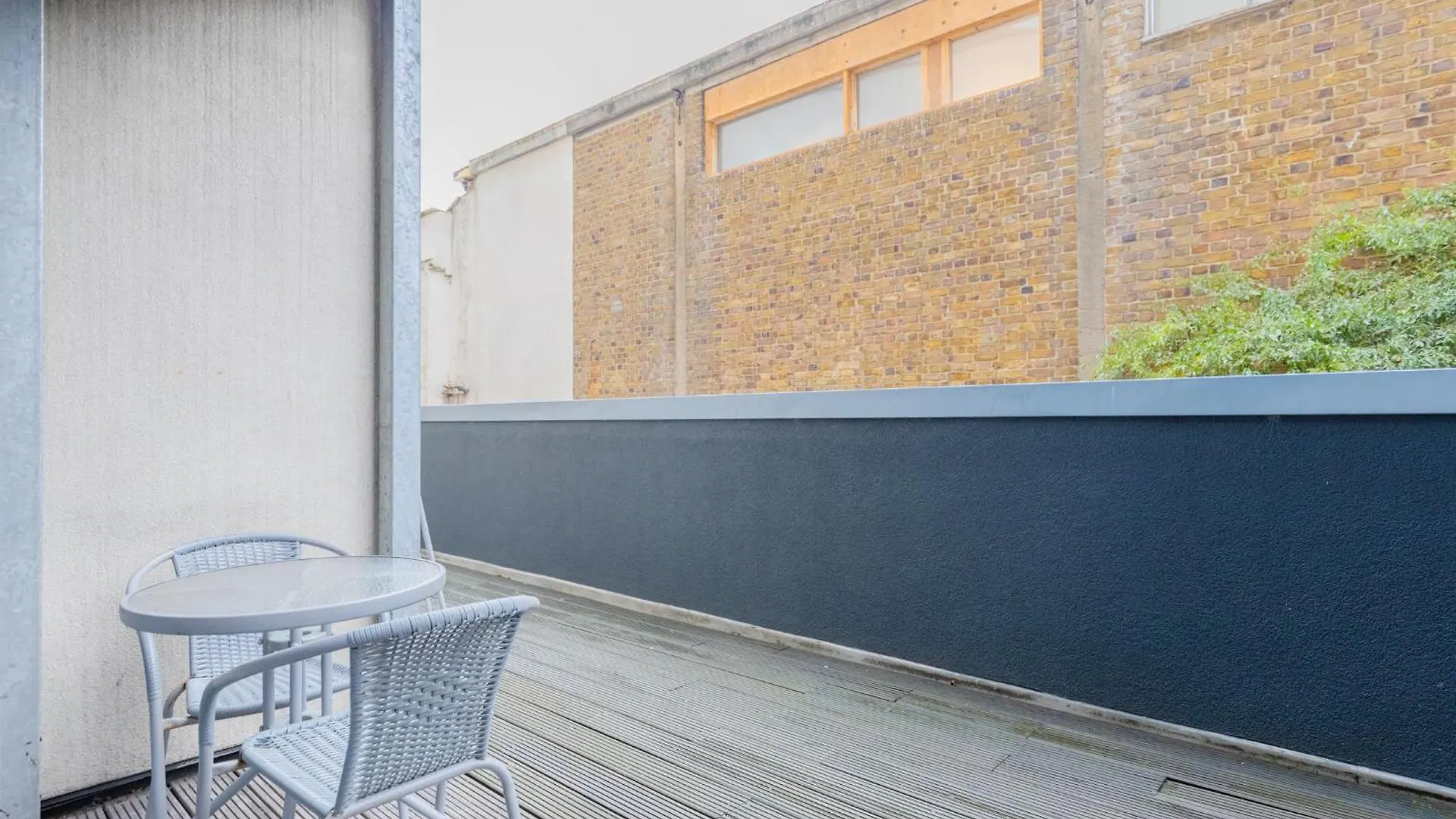Ferienwohnung Contemporary 2Bd Flat W Patio In East London 0*,