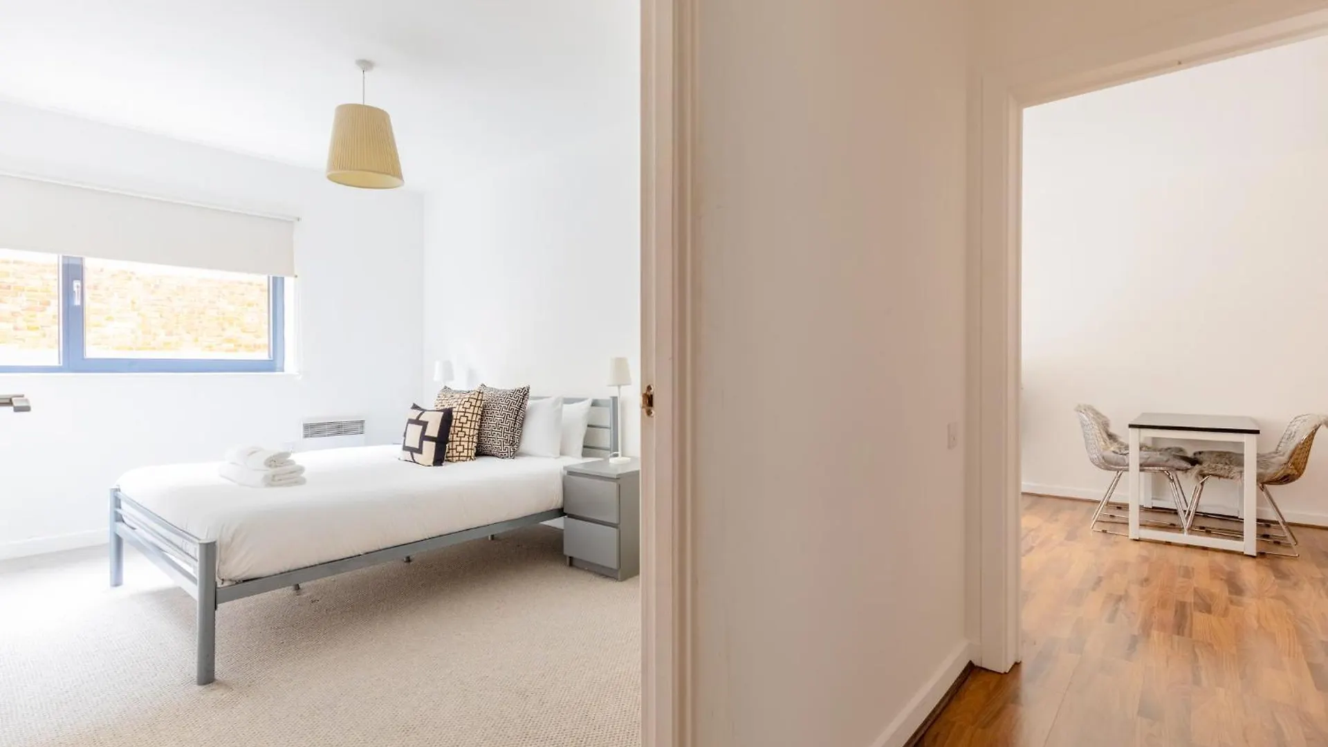 Apartment Ferienwohnung Contemporary 2Bd Flat W Patio In East London